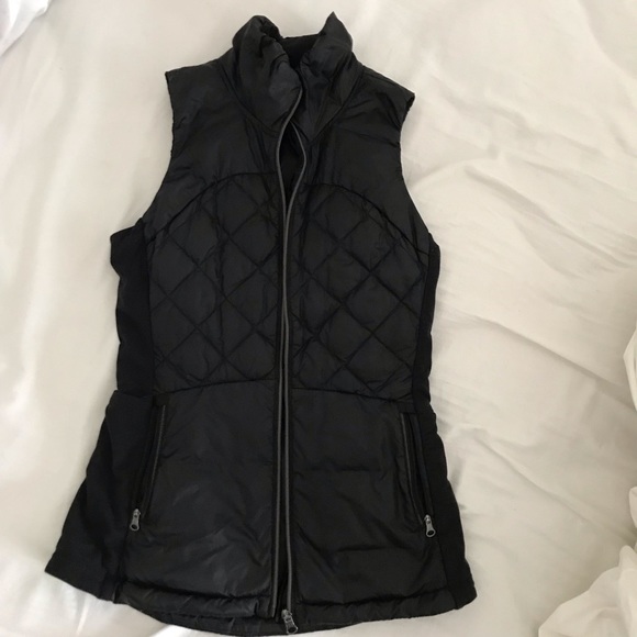 Lululemon down for a run vest EUC black size 4 - Picture 5 of 7